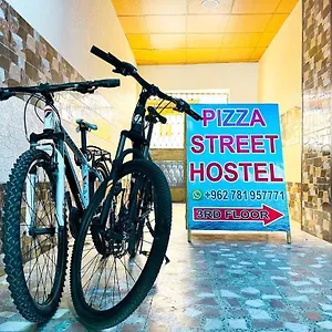Pizza Street Hostel ホステル